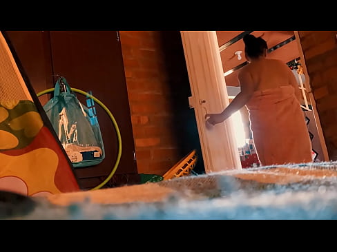 ❤️ Nwanne nna m na-eso m banye na mmiri ịsa ahụ, ọ na-akparị m ka m na-asa ahụ. Anal video ☑